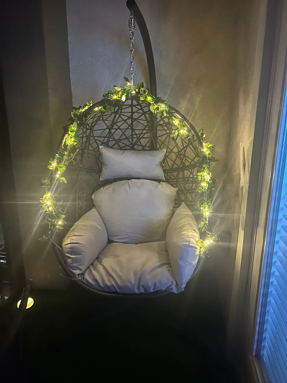 Fauteuil suspendu en forme d'oeuf SOLARA, rotin synthétique — photo client