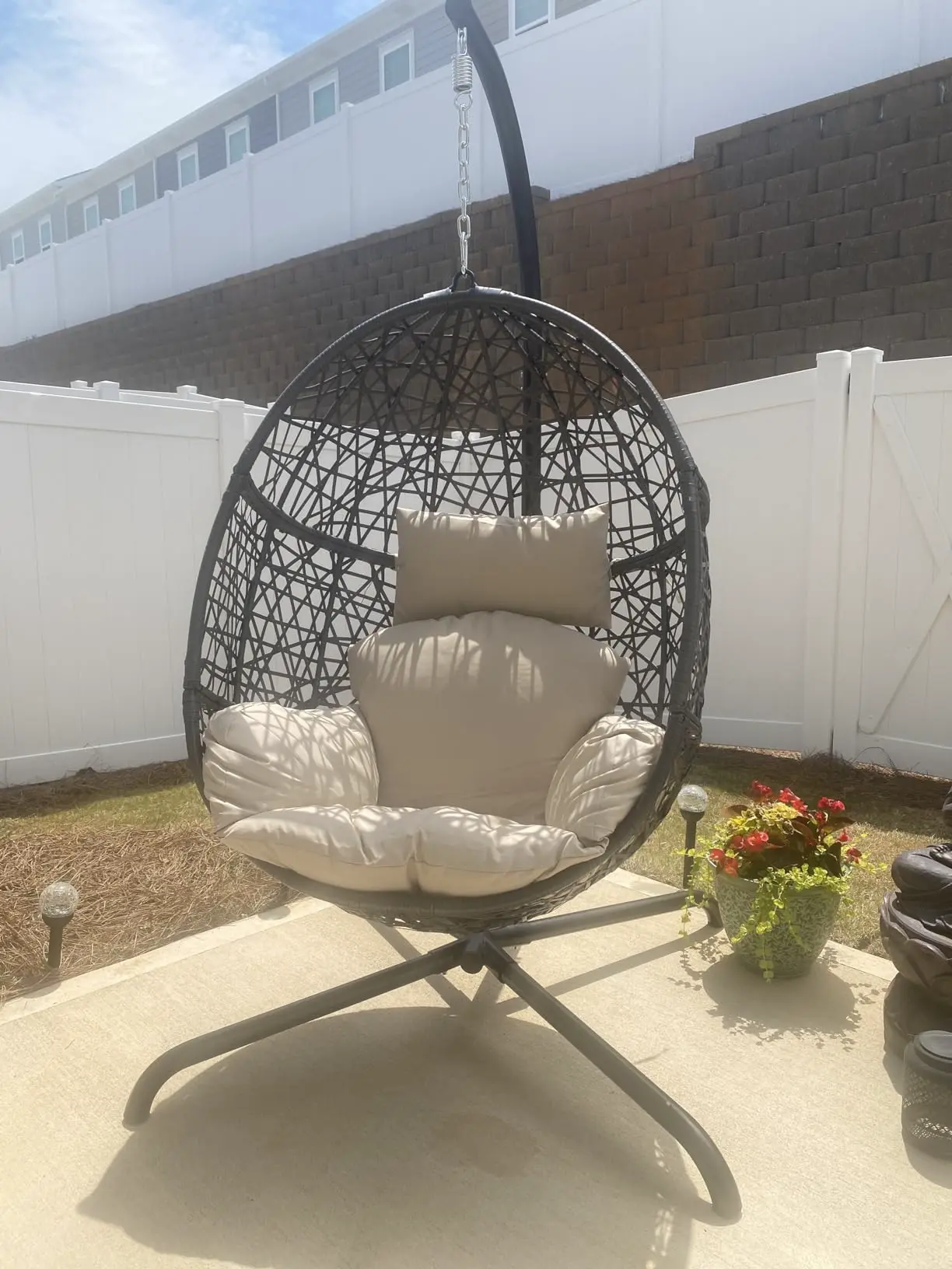 Fauteuil suspendu en forme d'oeuf SOLARA, rotin synthétique — photo client
